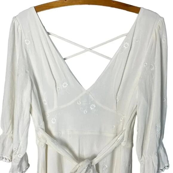 Lulu’s Size Large Mini Dress In the Meadow White Embroidered Backless - Picture 3 of 9